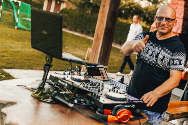 DJ Play4U